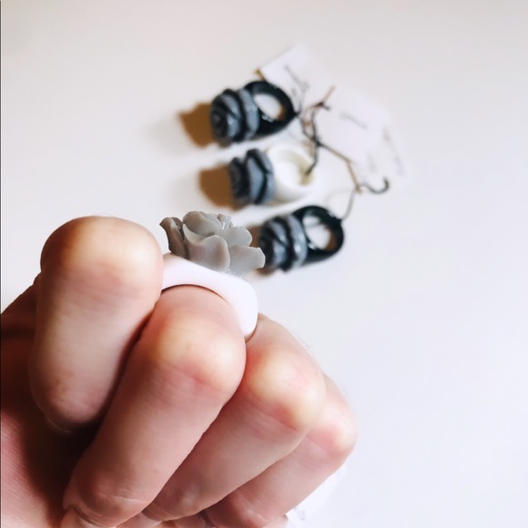 ☼4 for 20$☼ Grey Rose Ring - Picture 4 of 6